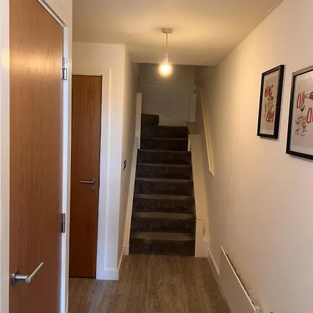 Stylish-modern 3-bed Townhouse Διαμέρισμα *