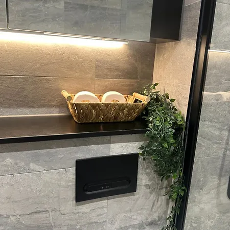 Διαμέρισμα Luxury 2 Bedroom In Mcr- En-suite- Parking- Terrace- Gym Μάντσεστερ