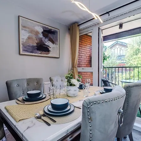 Chic 3br Escape Balcony M4 Heart