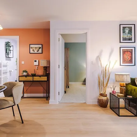 2br In - Free Parking