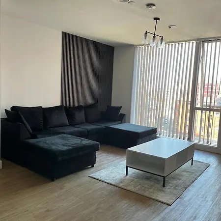 Balcony View Deluxe 2 Bed Ao Arena & Victoria Stn *