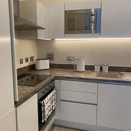 Luxury 2 Bed 3 Bathroom With Balcony, Middlewood Plaza Salford * Manchester