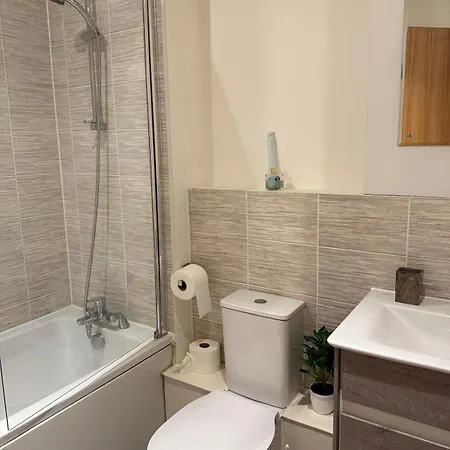 Luxury 2 Bed 3 Bathroom With Balcony, Middlewood Plaza Salford *