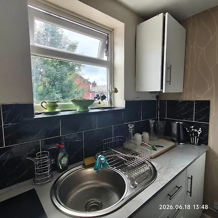 Entire First Floor Flat With Free Parking In Hyde Road Opposite Gorton Tesco Extra Διαμέρισμα