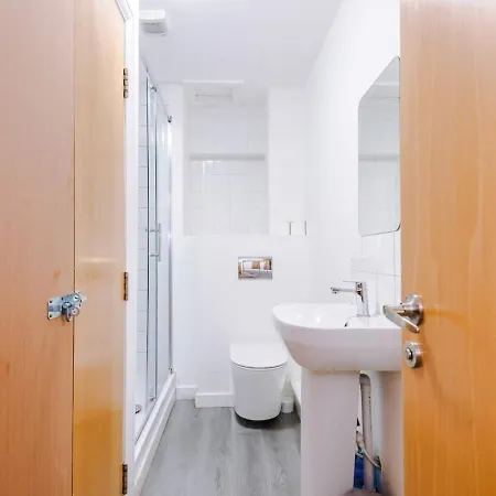 Centre, Full Kitchen, Wi-fi Manchester
