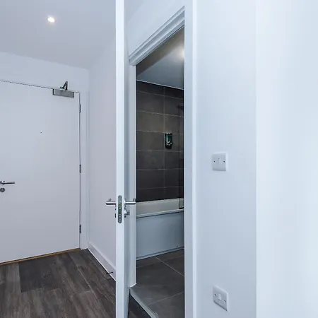 Stylish 2br In Centre *