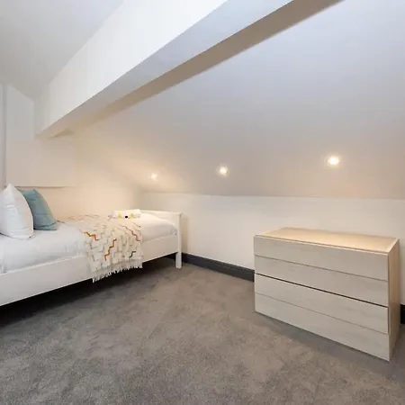 Stylish Didsbury - Walk To Train Station Манчестер