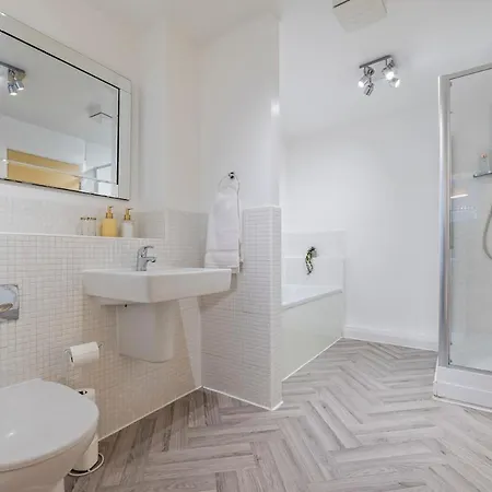 Luxury 2 Bed Open Plan In Wythenshawe Διαμέρισμα