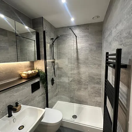 Luxury 2 Bedroom In Mcr- En-suite- Parking- Terrace- Gym *