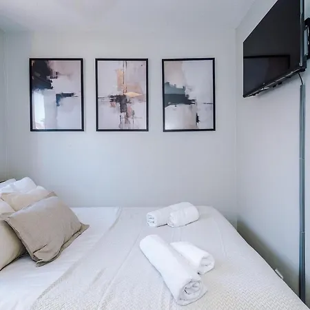 Chic 3br Escape Balcony M4 Heart Daire Manchester
