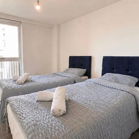Luxury 2 Bed Duplex In Town Centre Daire
