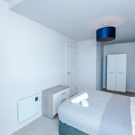1bdr Open Plan With Full Kitchen