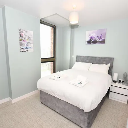 Modern & Bright 2 Bed Nr Old Trafford * Manchester
