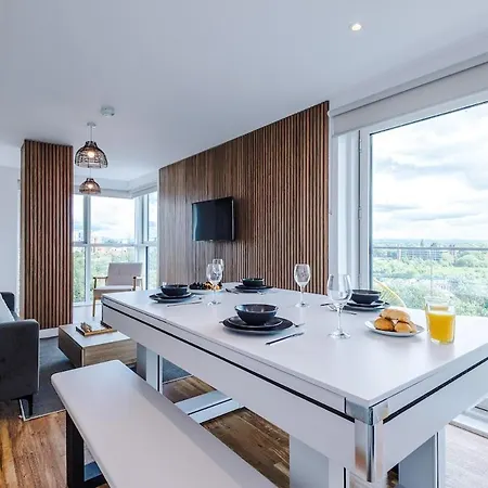 דירה Manchester, Balcony, Old Trafford, Gym, Pool Table מנצ'סטר