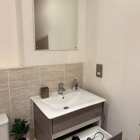 Luxury 2 Bed 3 Bathroom With Balcony, Middlewood Plaza Salford *