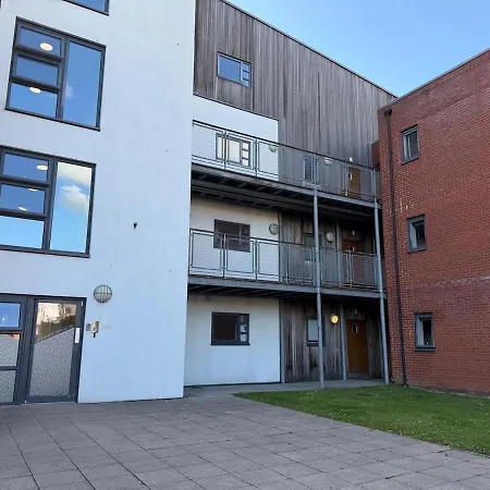 Didsbury 2-Bed With Free Parking & 2 Balconies Манчестер
