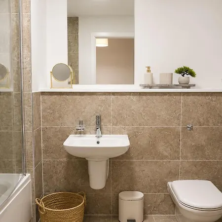 2 Bedroom Luxury Centre & Salford Манчестер