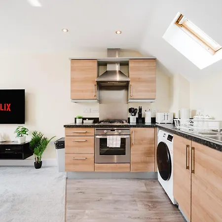 Апартаменты 2 Bed Salford L Free Private Parking L Contractors & Families L Sleeps 4 L Free 1 Hr Early Check-in Манчестер