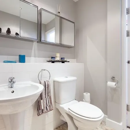 Spacious Duplex With Parking
