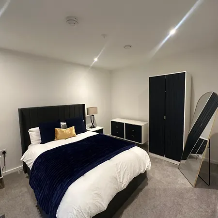 Διαμέρισμα Luxury 2 Bedroom In Mcr- En-suite- Parking- Terrace- Gym *