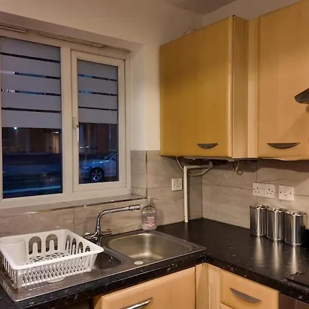 Modern Cozy With Free Parking Near Centre Διαμέρισμα
