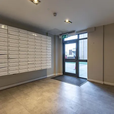 Modern 2br With Balcony Near Centre * Manchester