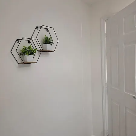 Cosy 2-bed Near Centre *