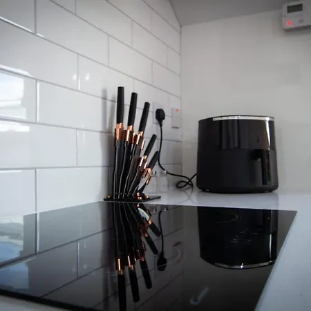 Stylish Newly Refurbished 2br Flat In *