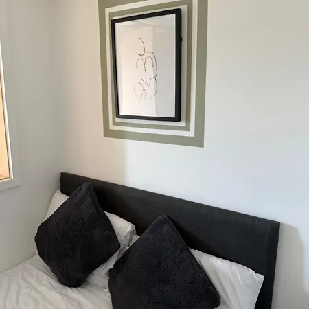 2 Bedroom 2 Bathrooms - Modern - Old Trafford - Centre - Rooftop Access 아파트 *