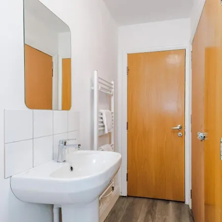 Centre, Full Kitchen, Wi-fi Manchester