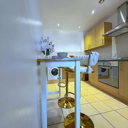 Elite Serviced 2br Balcony Centre *