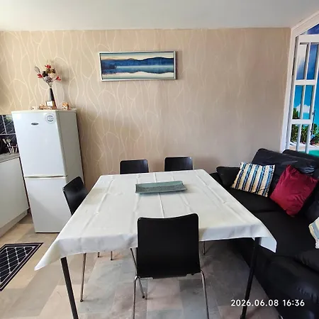 Διαμέρισμα Entire First Floor Flat With Free Parking In Hyde Road Opposite Gorton Tesco Extra *