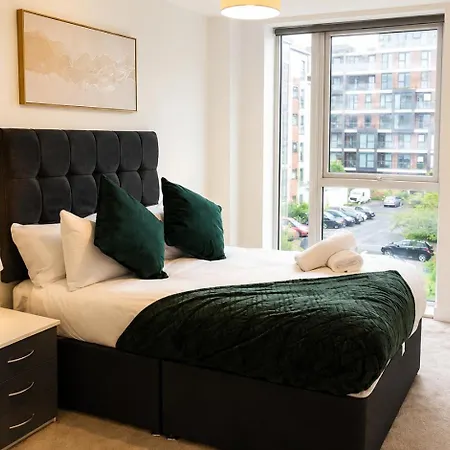 아파트 2 Bedroom Luxury Centre & Salford *