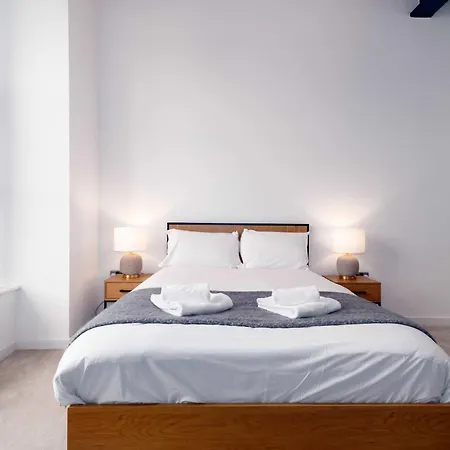 Contemporary 2 Bedroom In