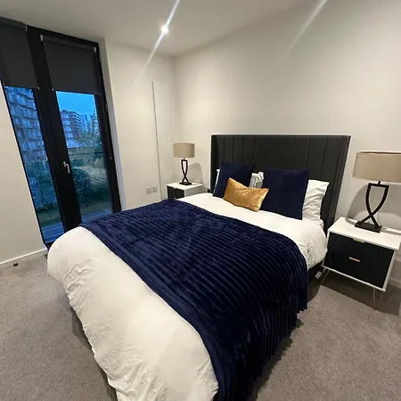 Luxury 2 Bedroom In Mcr- En-suite- Parking- Terrace- Gym