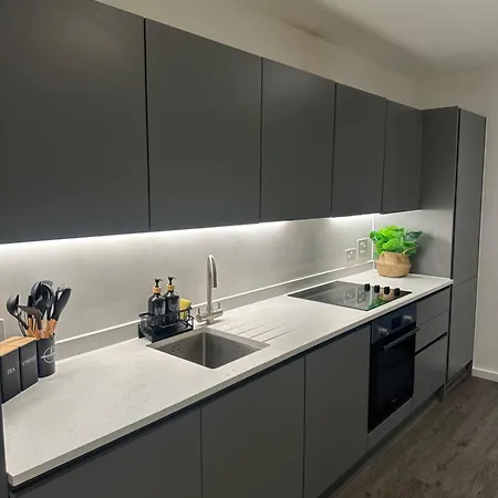 Luxury 2 Bedroom In Mcr- En-suite- Parking- Terrace- Gym * Manchester