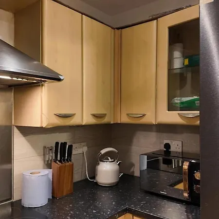 Διαμέρισμα Modern Cozy With Free Parking Near Centre