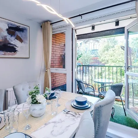 Chic 3br Escape Balcony M4 Heart Manchester