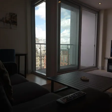 Premium 2 Bed In The Heart Of Center Апартаменты *
