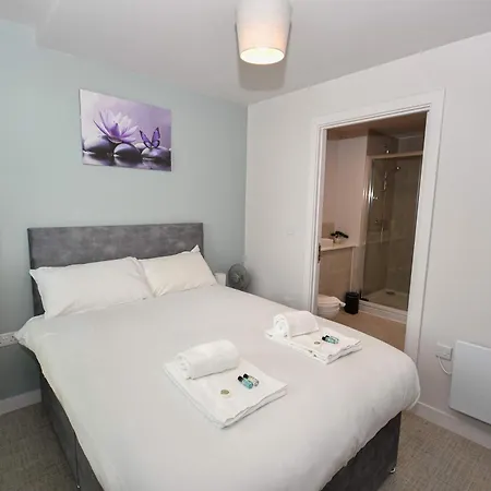 Modern & Bright 2 Bed Nr Old Trafford Daire Manchester