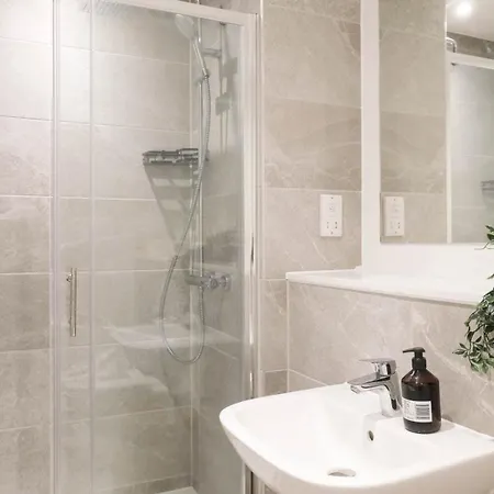 Waterfront Luxury 2br Flat Salford Μάντσεστερ