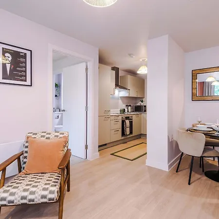 2br In - Free Parking * Manchester