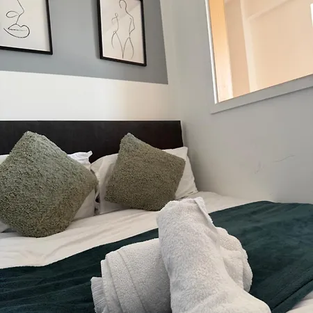 2 Bedroom 2 Bathrooms - Modern - Old Trafford - City Centre - Rooftop Access