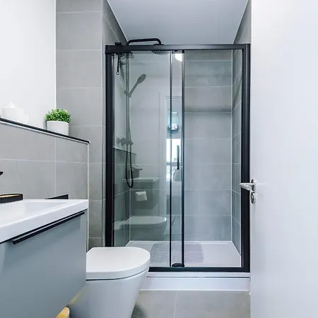 Stylish 2br In Centre Daire