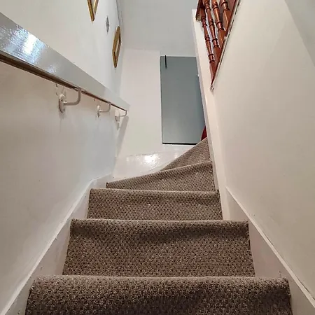 Entire 1St Floor Apartment With Free Parking In Hyde Road Opposite Gorton Tesco Extra * 曼彻斯特