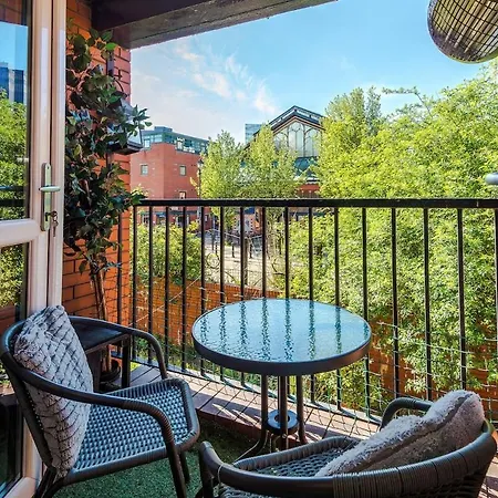 Chic 3br Escape Balcony M4 Heart Daire