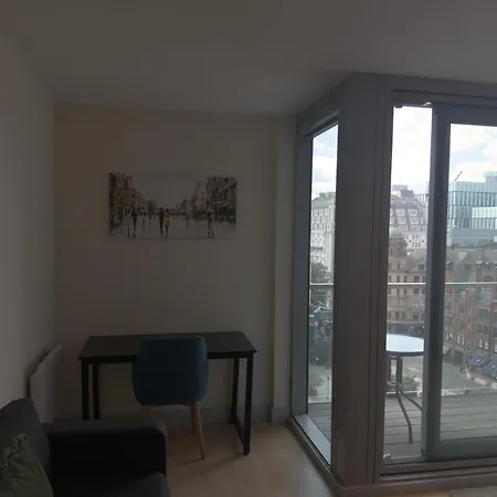 Premium 2 Bed In The Heart Of Center Апартаменты *