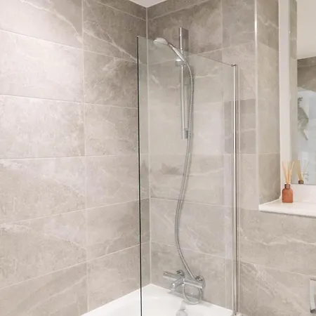 Waterfront Luxury 2br Flat Salford Μάντσεστερ