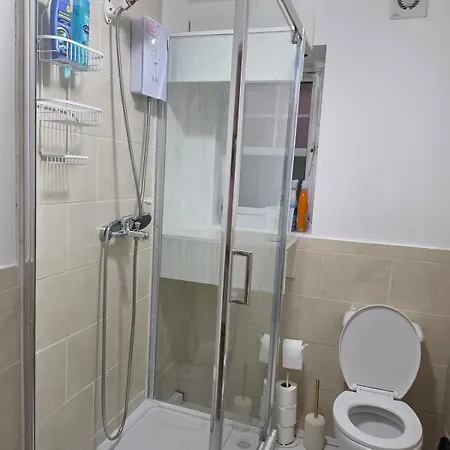 Cosy 2-bed Near Centre Διαμέρισμα