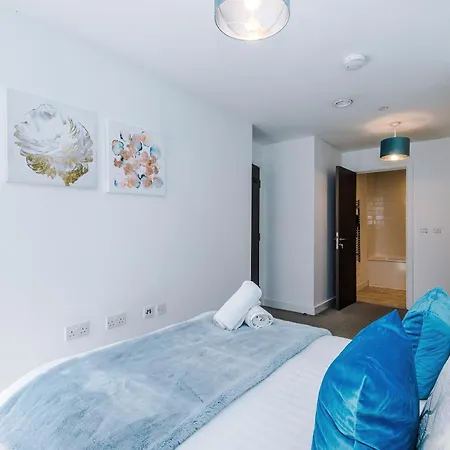 Stylish And Spacious 2bdr Flat Manchester